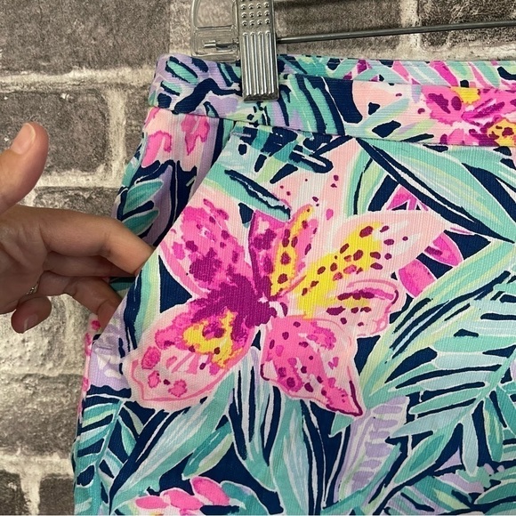 Lilly Pulitzer 5” buttercup scallop hem shorts - Picture 2 of 9